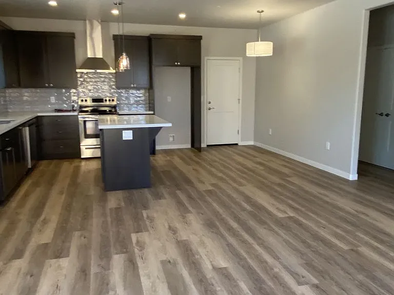 240 Silver Bend Way — Photo 4