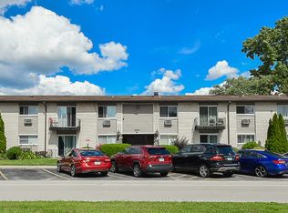 8999 Kennedy Dr APT 2B, Des Plaines, IL 60016
