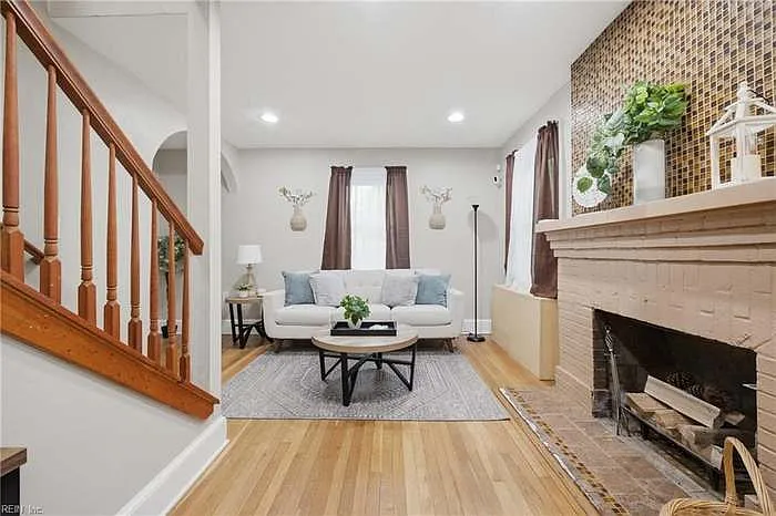 6 bed, 2714 sqft, $3,300 — Photo 2