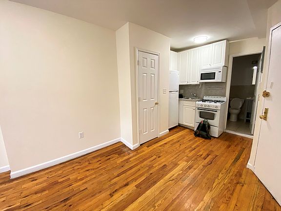 2nd image of 324 E 6th St APT 1