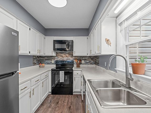 3rd image of 2200 Anthony Dr