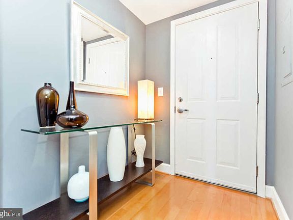 5th image of 1201 N Garfield St APT 806