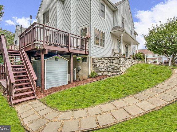 4th image of 459 Darby Ln