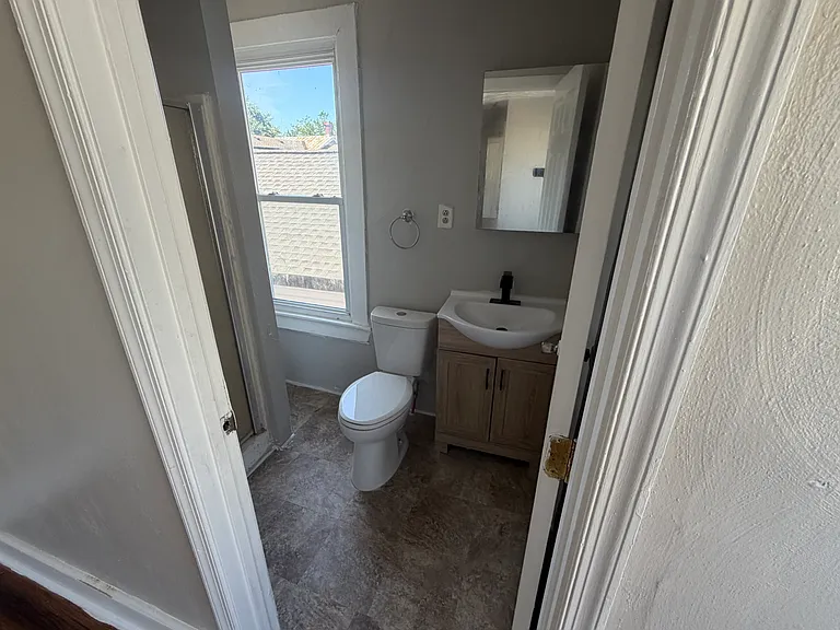 212 Owens St — Photo 13