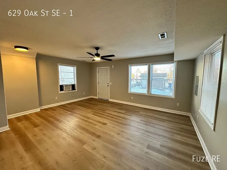 629 Oak St SE #1 — Photo 28