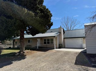 273 W Snake River Ave, Glenns Ferry, ID 83623