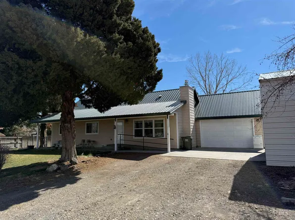 273 W Snake River Ave, Glenns Ferry, ID 83623