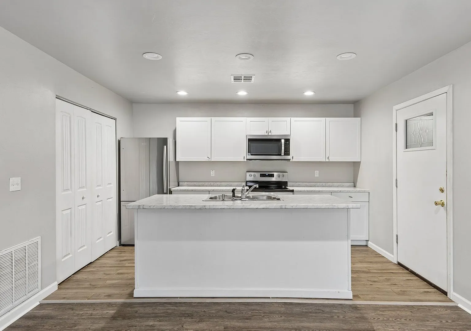 403 S Debra Court — Photo 4