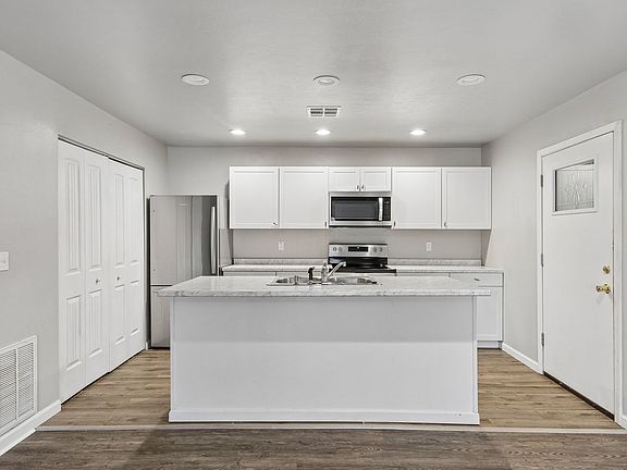 4th image of 403 Debra Ct