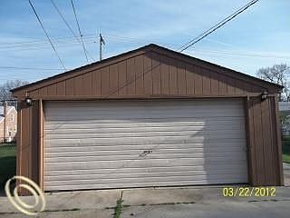 5th image of 21931 Pleasant St
