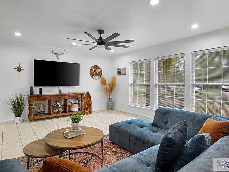 421 Mesquite Dr — Photo 6