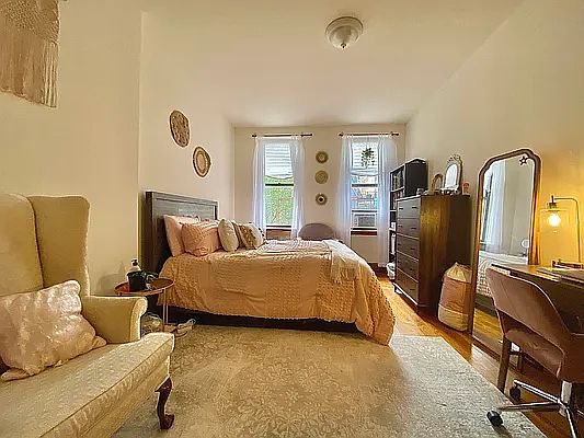 5th image of 314 W 104th St APT 4AB