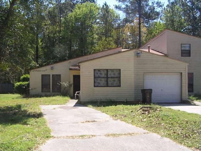 1st image of 1629 NE 40th Pl