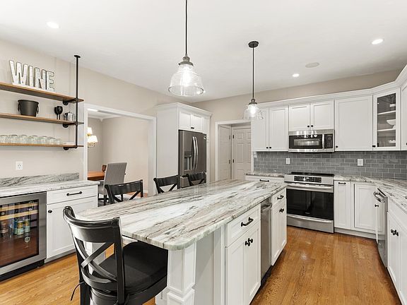5th image of 19 Acorn Rd