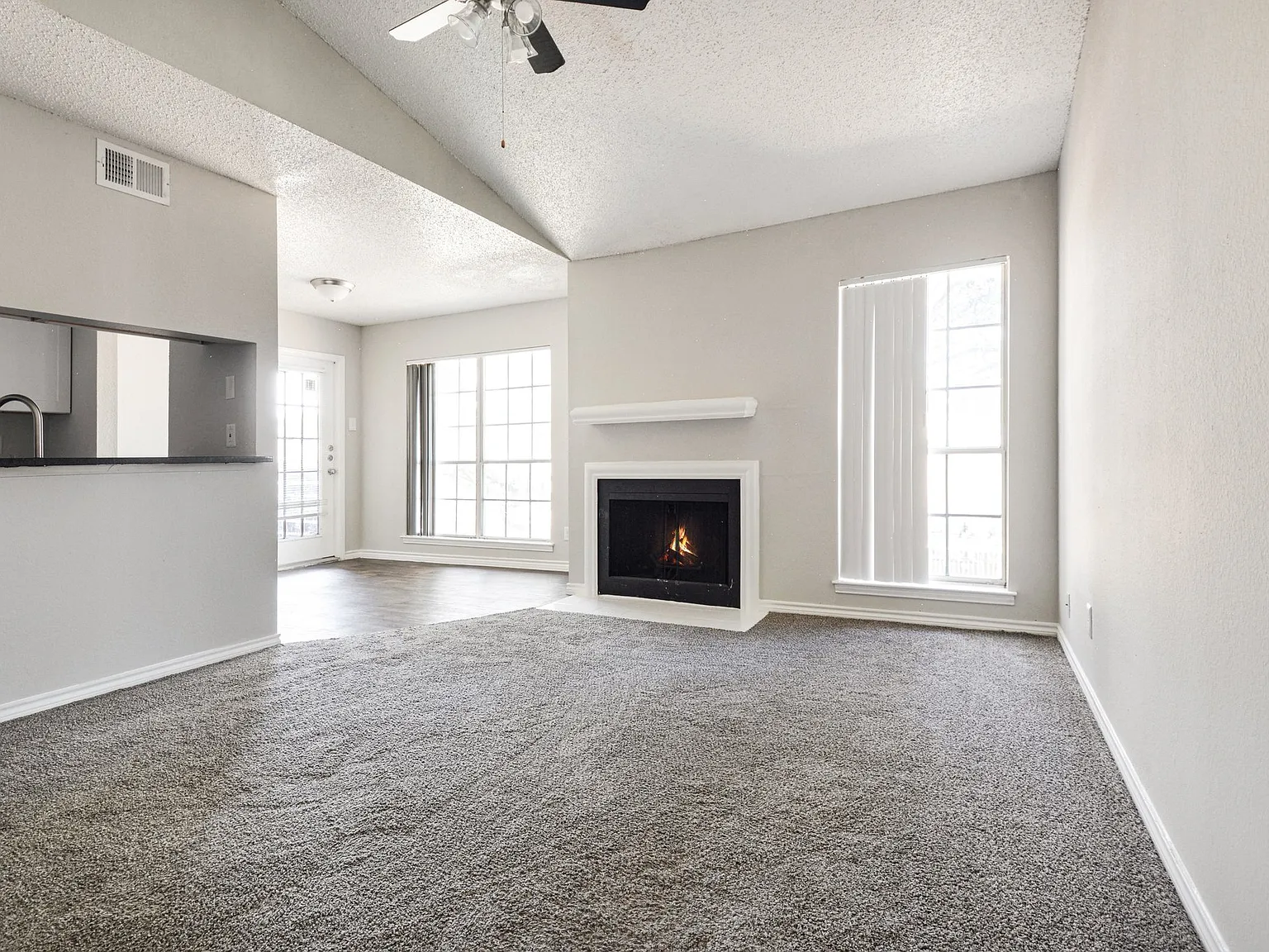 2 bed, 941 sqft, $1,445 — Photo 3