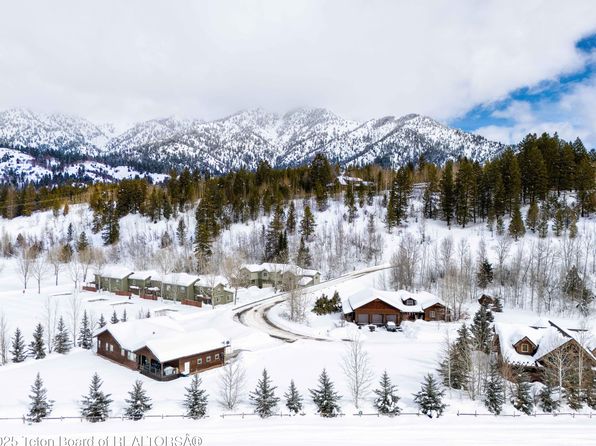 25 Meadow Ridge Rd, Alpine, WY 83128