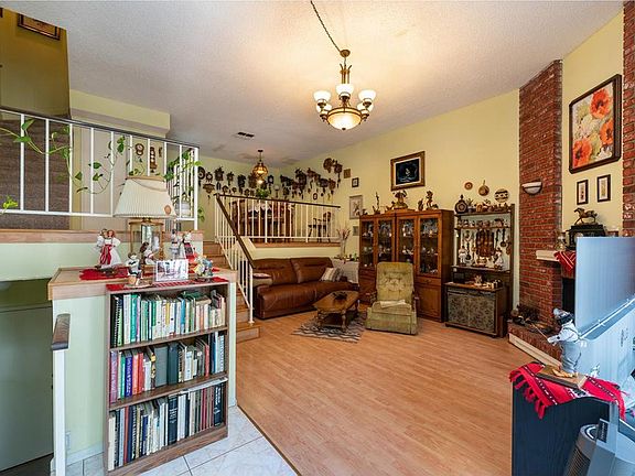 4th image of 20224 Sherman Way Unit 68