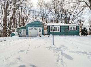 106 Woods Rd, North Syracuse, NY 13212