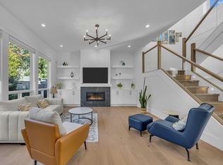 878 163a St, Surrey, BC V4A 0B3