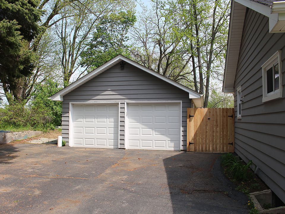 2nd image of 75 Maple St
