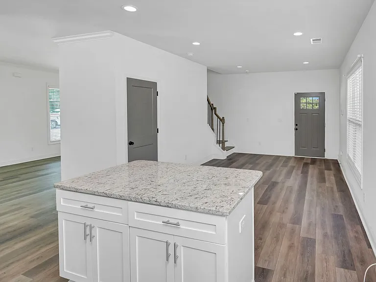 2035 Rosewood Dr — Photo 15