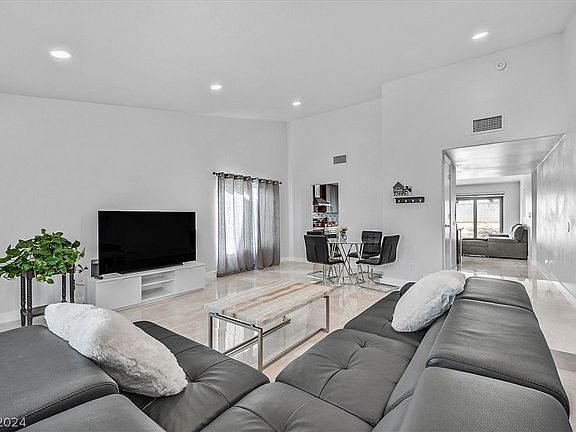 5th image of 5221 Surrey St