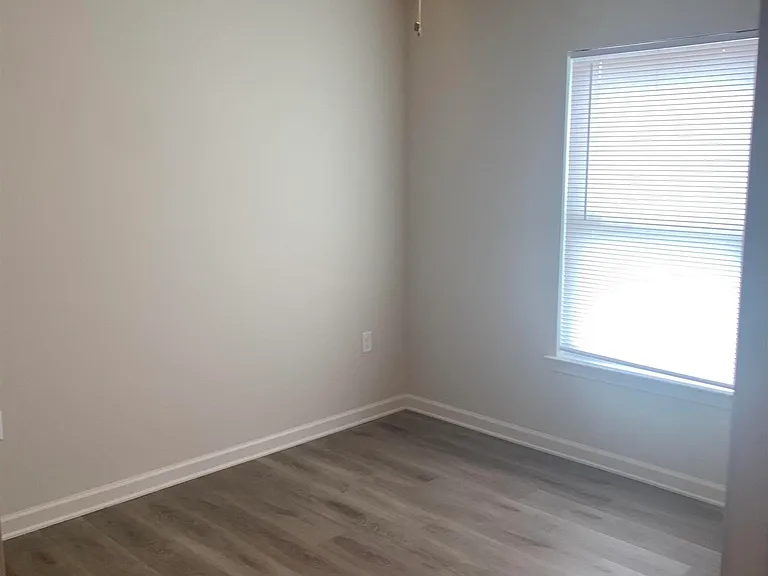 516 Live Oak Blvd — Photo 2