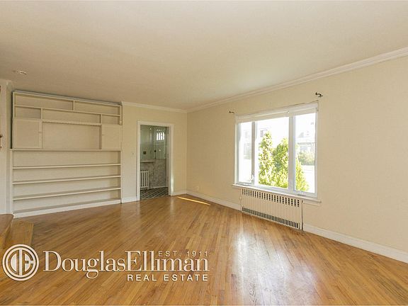 4th image of 11822 225th St