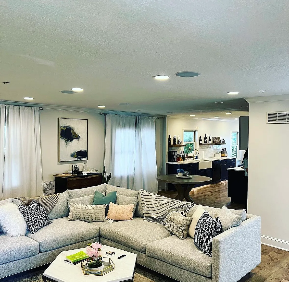 3 bed, 1400 sqft, $1,900 — Photo 2