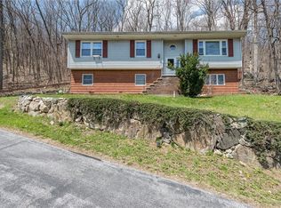 21 W Shore Dr, Vernon, NJ 07462