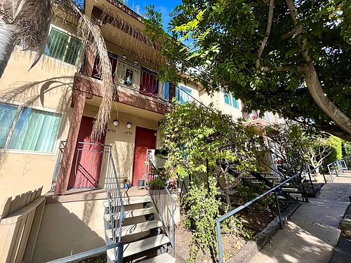 4750-4772 Thorn Street Photo 1