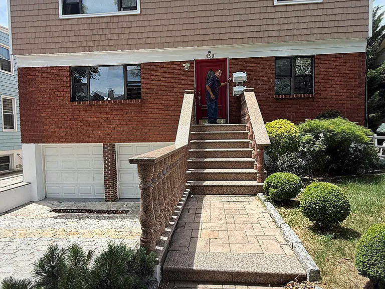 454 S 3rd Ave #1A — Photo 1
