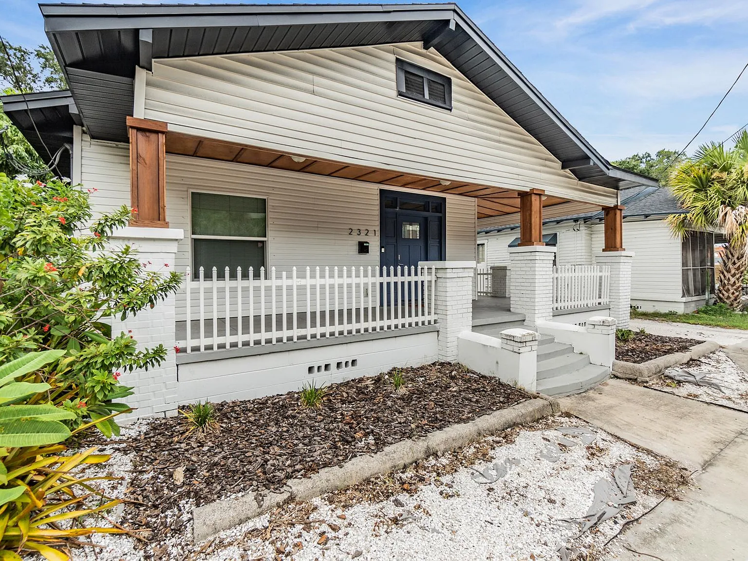 2321 W Green St — Photo 1