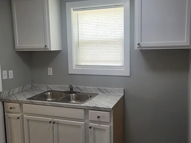 2431 Knox Dr — Photo 6
