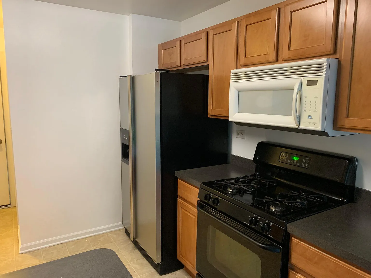 742 Pointe Dr — Photo 4