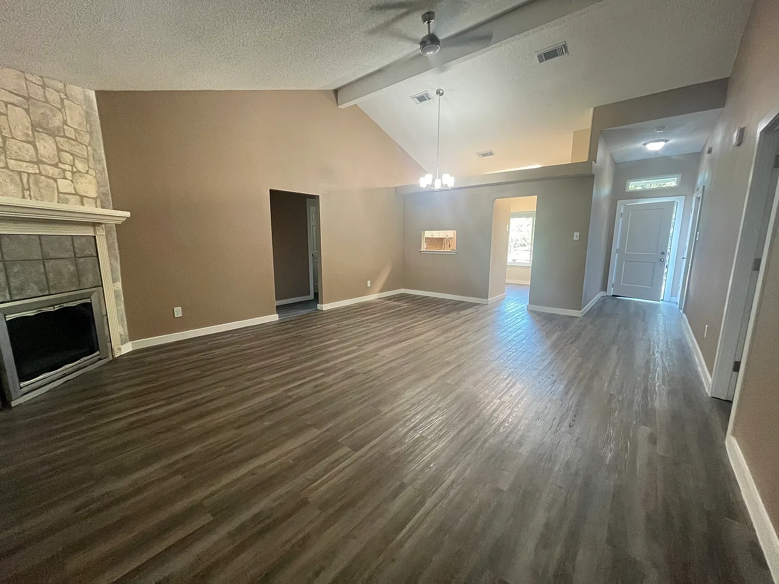 3 bed, 1235 sqft, $1,650 — Photo 3
