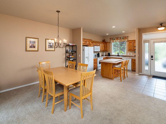 3rd image of 854 Golden Pheasant Dr