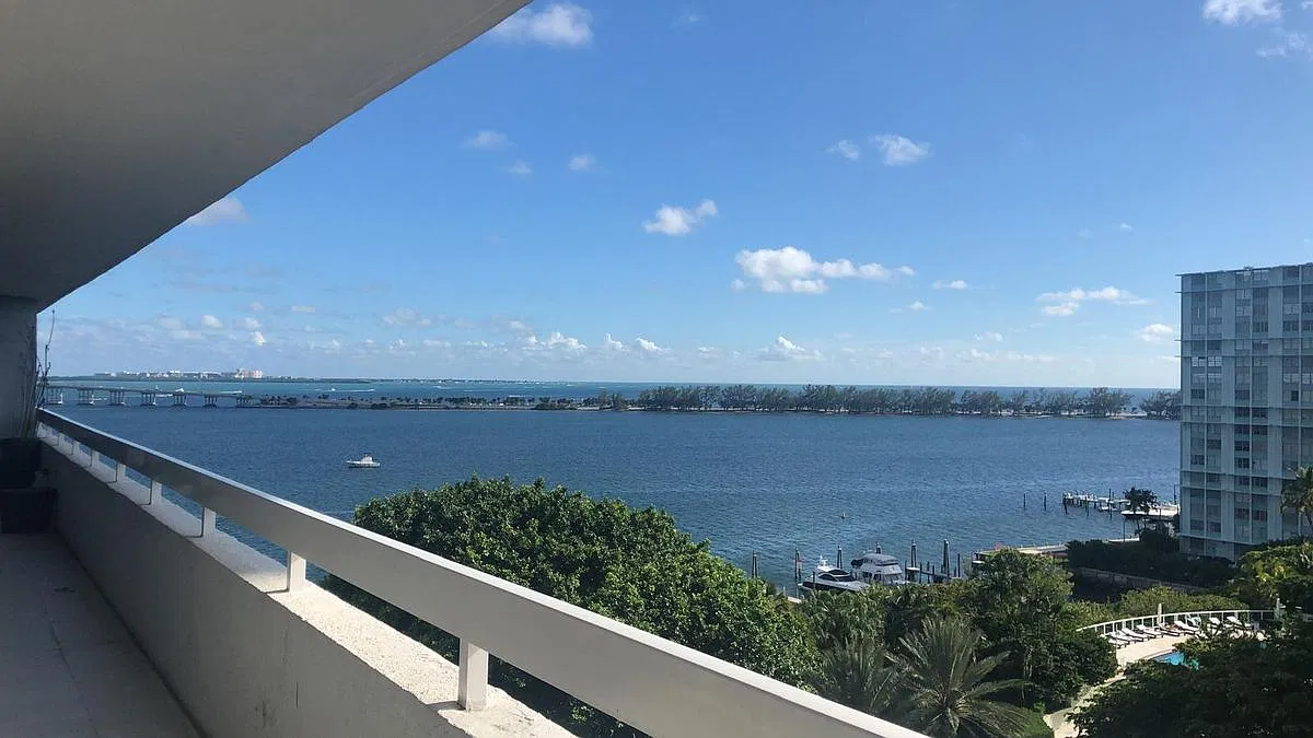 3 bed, 3.0 bath, 1732 sqft, $6,800 — Photo 1