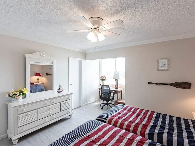 1125 W Peppertree Dr #707 — Photo 18