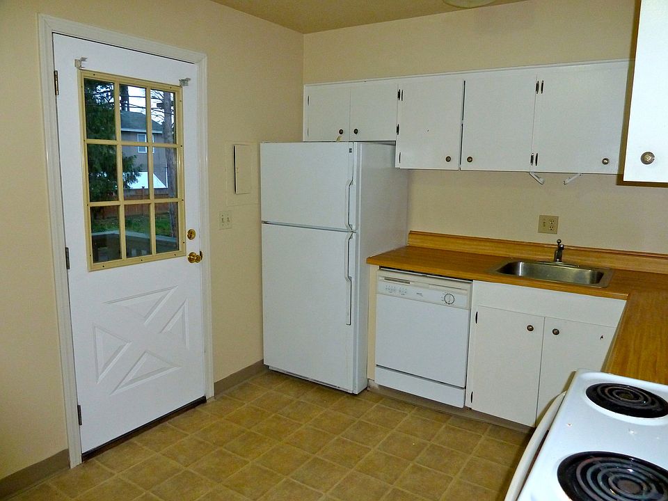 2nd image of 7430 SE Henry St APT 12