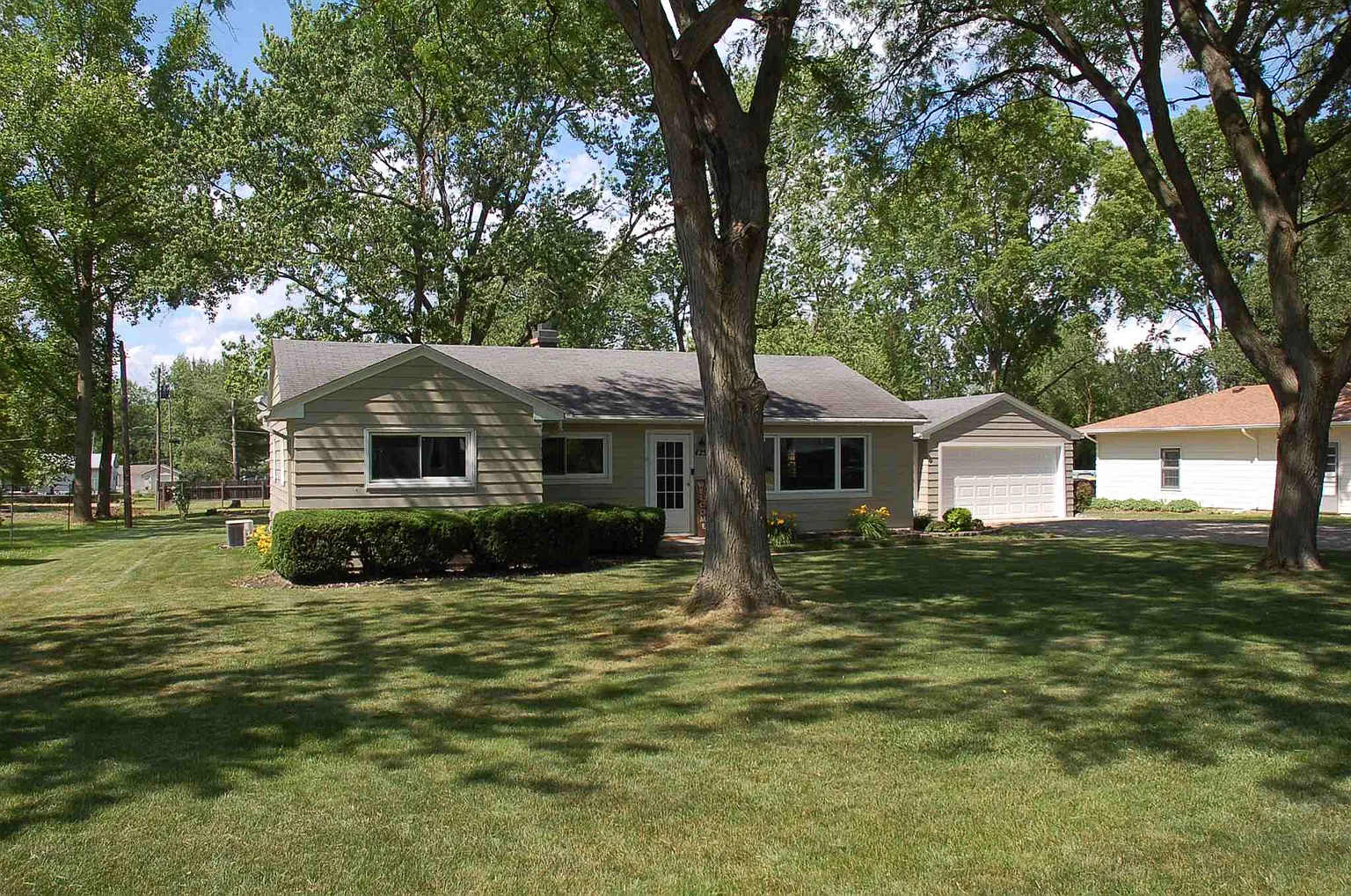 4251 Albert Dr photo 1