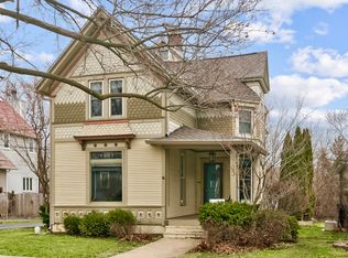 123 Raymond Ave, Barrington, IL 60010