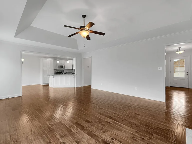 402 Lucy Cir — Photo 14