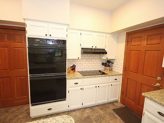 3rd image of 30313 NE Coyote Dr