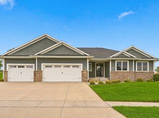 4319 Wynnewood Dr, Cedar Falls, IA 50613