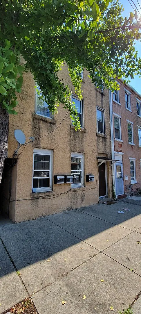 Front 611 N — Photo 2