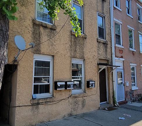 2nd image of 611 N Front St APT 1
