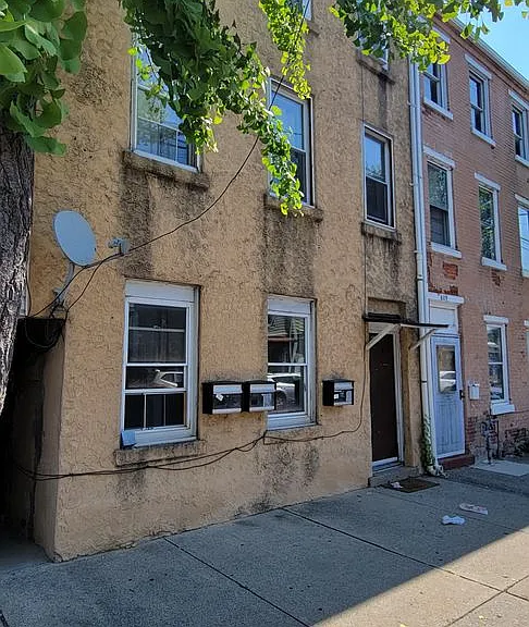 Front 611 N — Photo 2