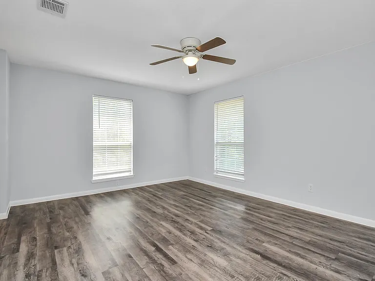 1908 Avenue B — Photo 14