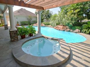 5110 Avondale Dr, Sugar Land, TX 77479